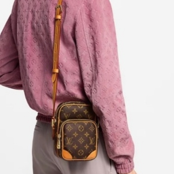 Louis Vuitton Handbags - Louis Vuitton VINTAGE AMAZONE Monogram Crossbody Bag Ariana Grande